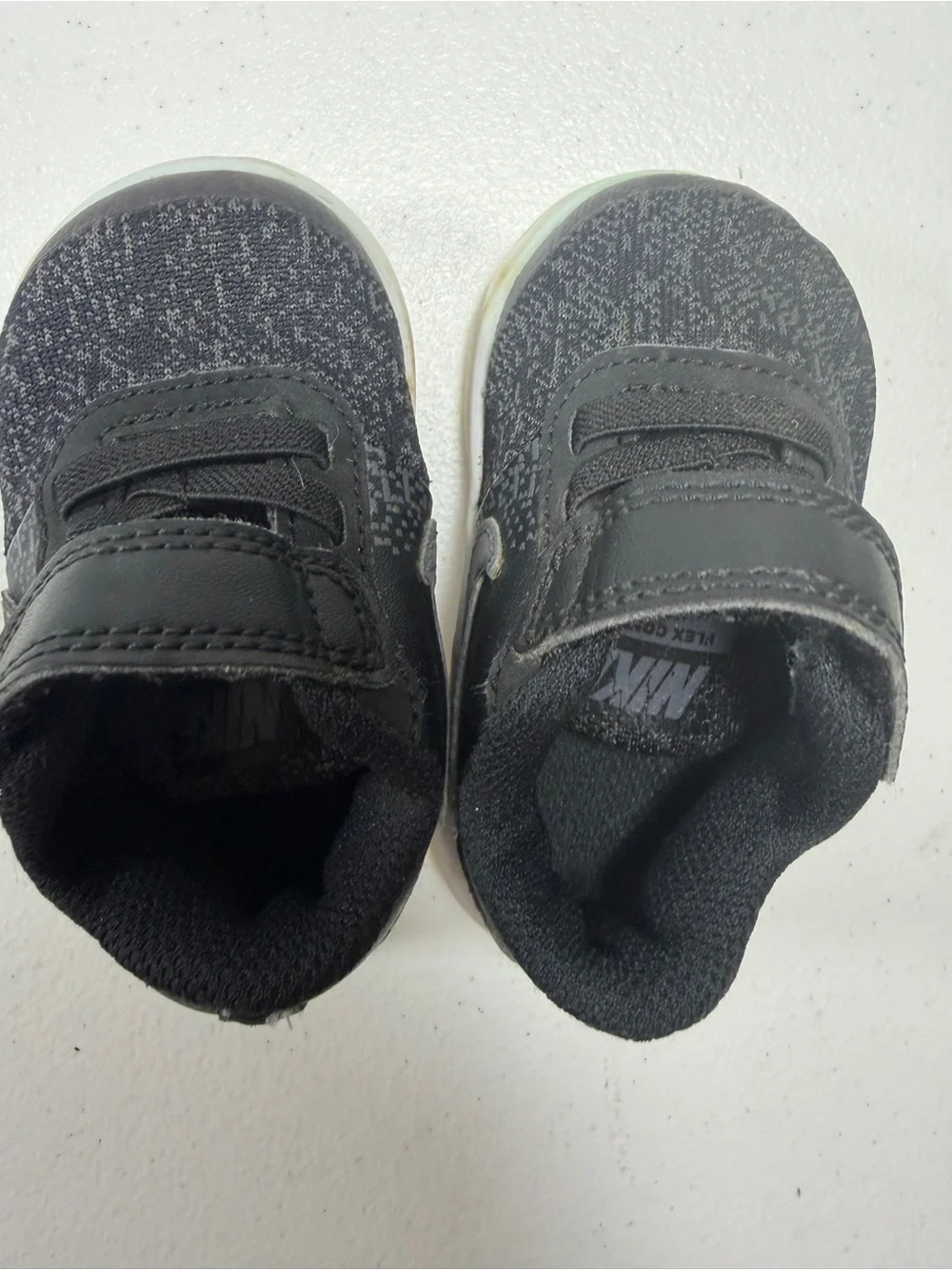 Nike Revolution Toddler Black Knit Hook-and-Loop Sneakers size 3C